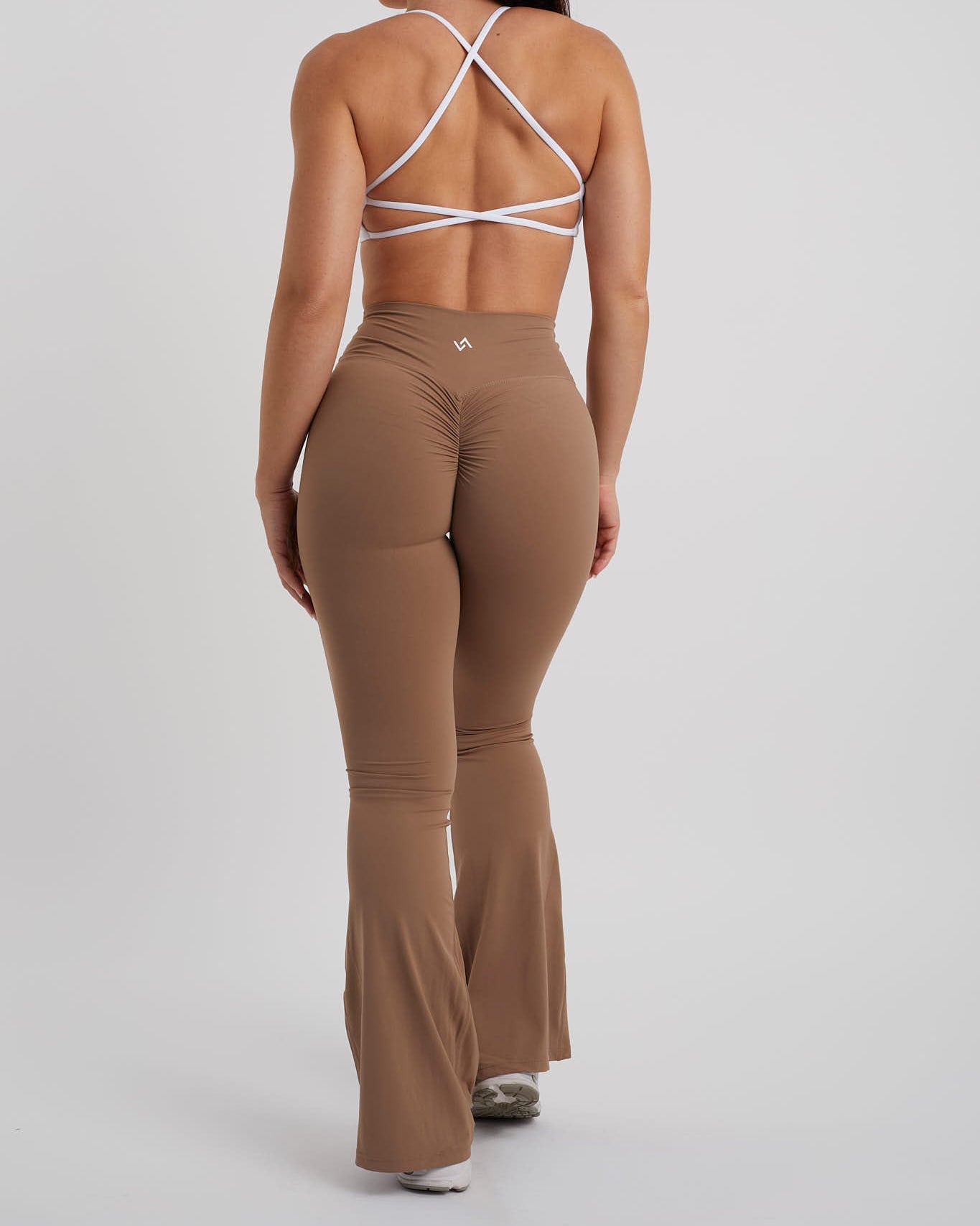 legging acampanado color crema para mujer