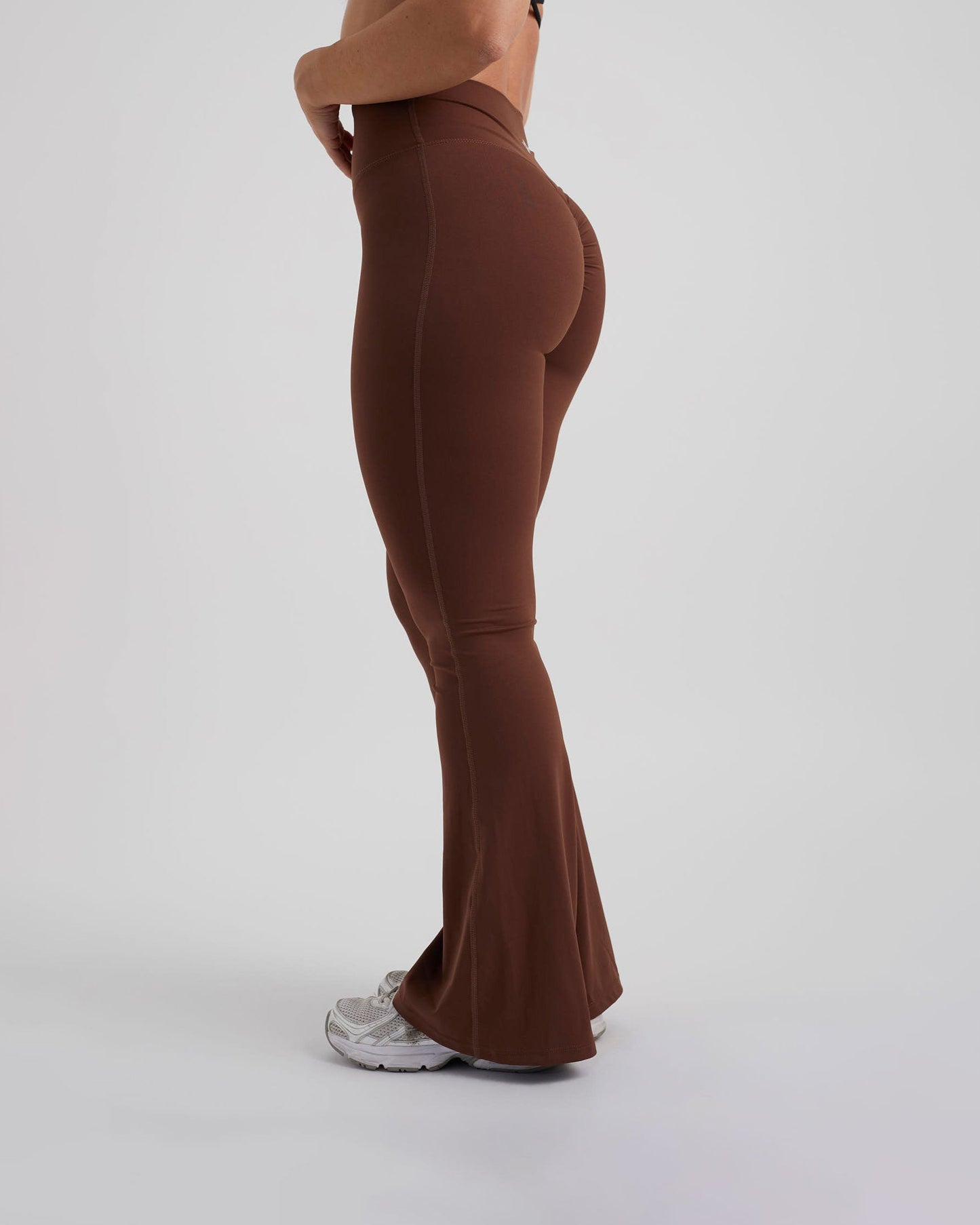 legging acampanado deportivo color marron para mujer