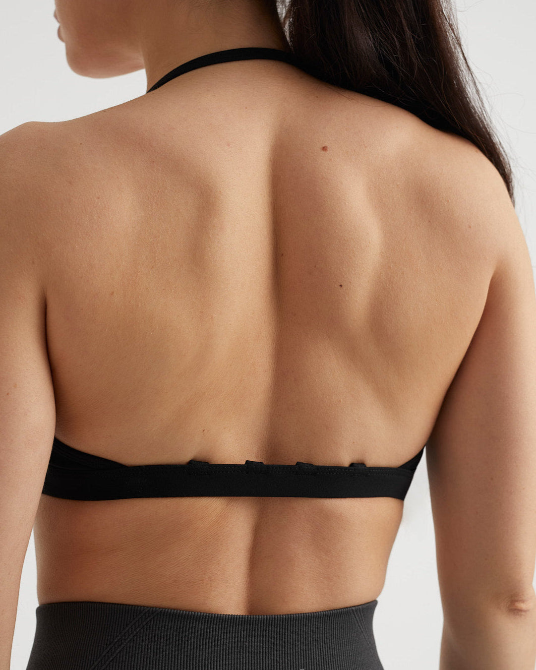 Top_fruncido_negro_deportivo espalda abierta