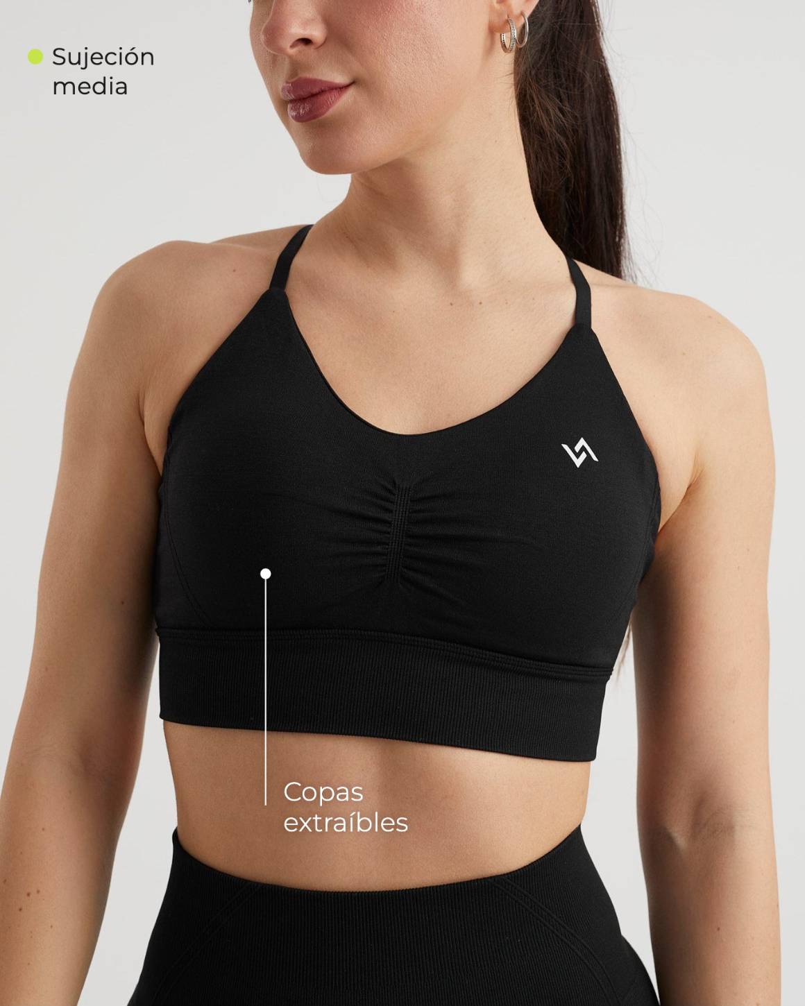 Top seamless multiposición negro con copas extraíbles y sujeción media