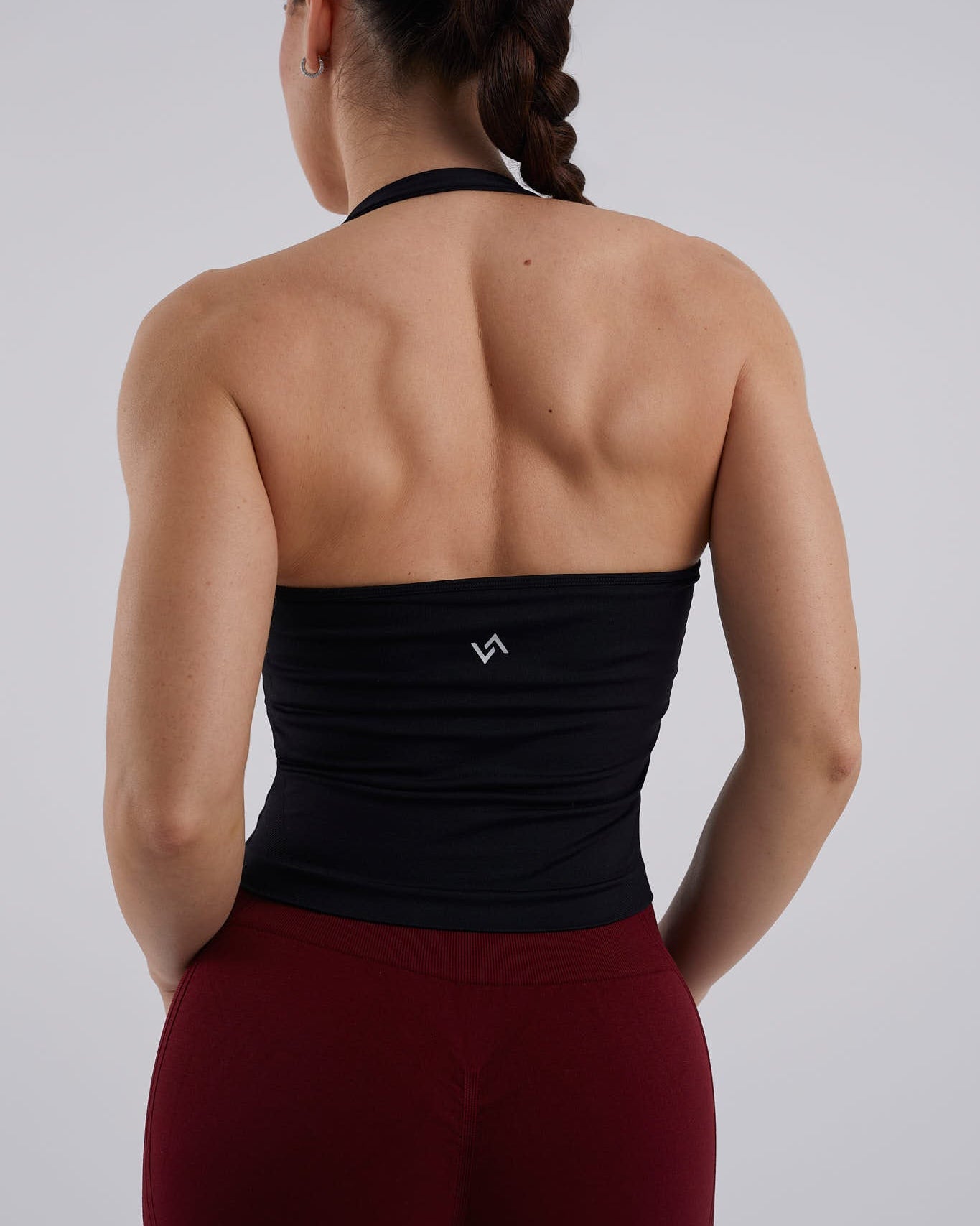 Camiseta deportiva cuello halter negro