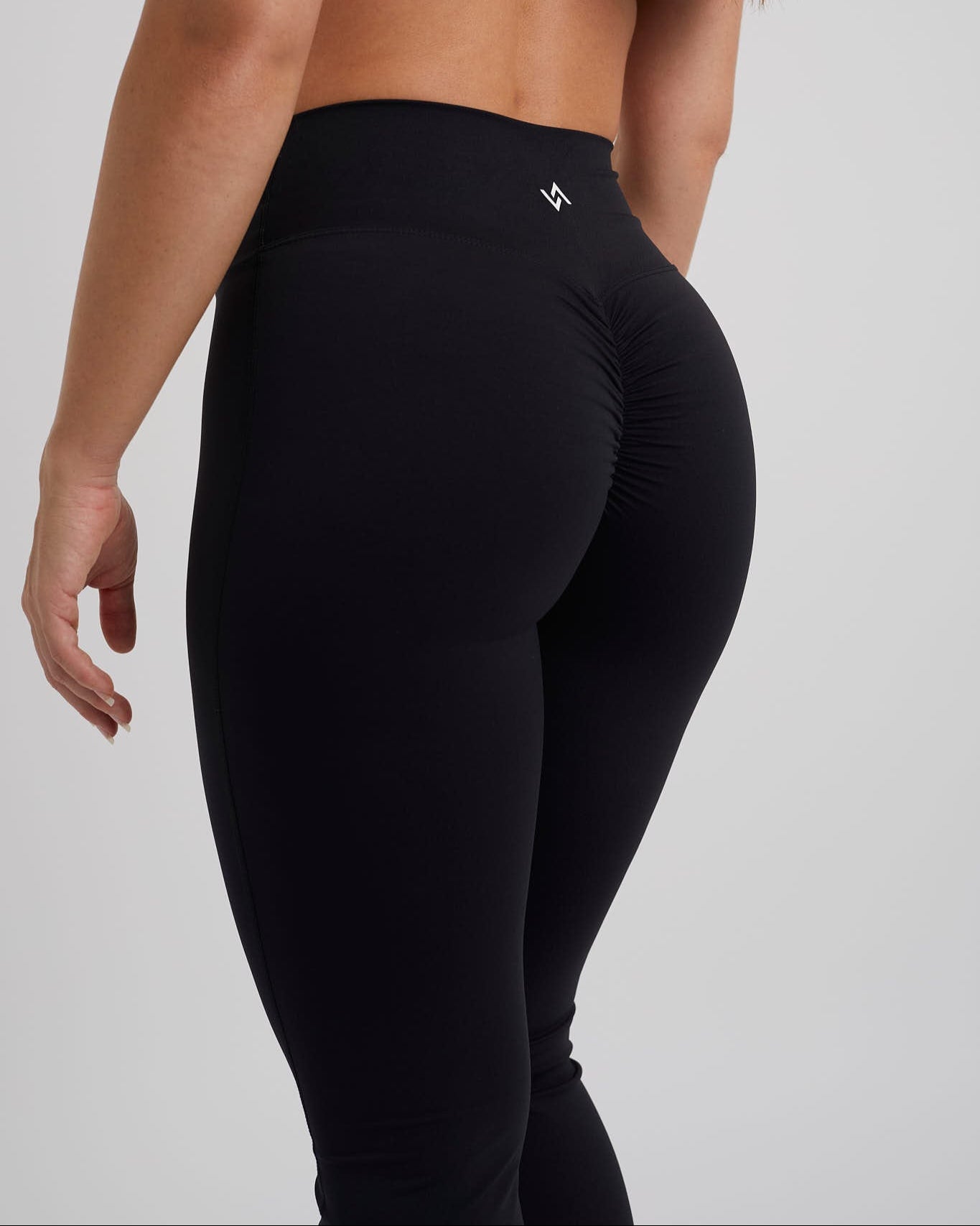 Legging acampanado con fruncido trasero negro