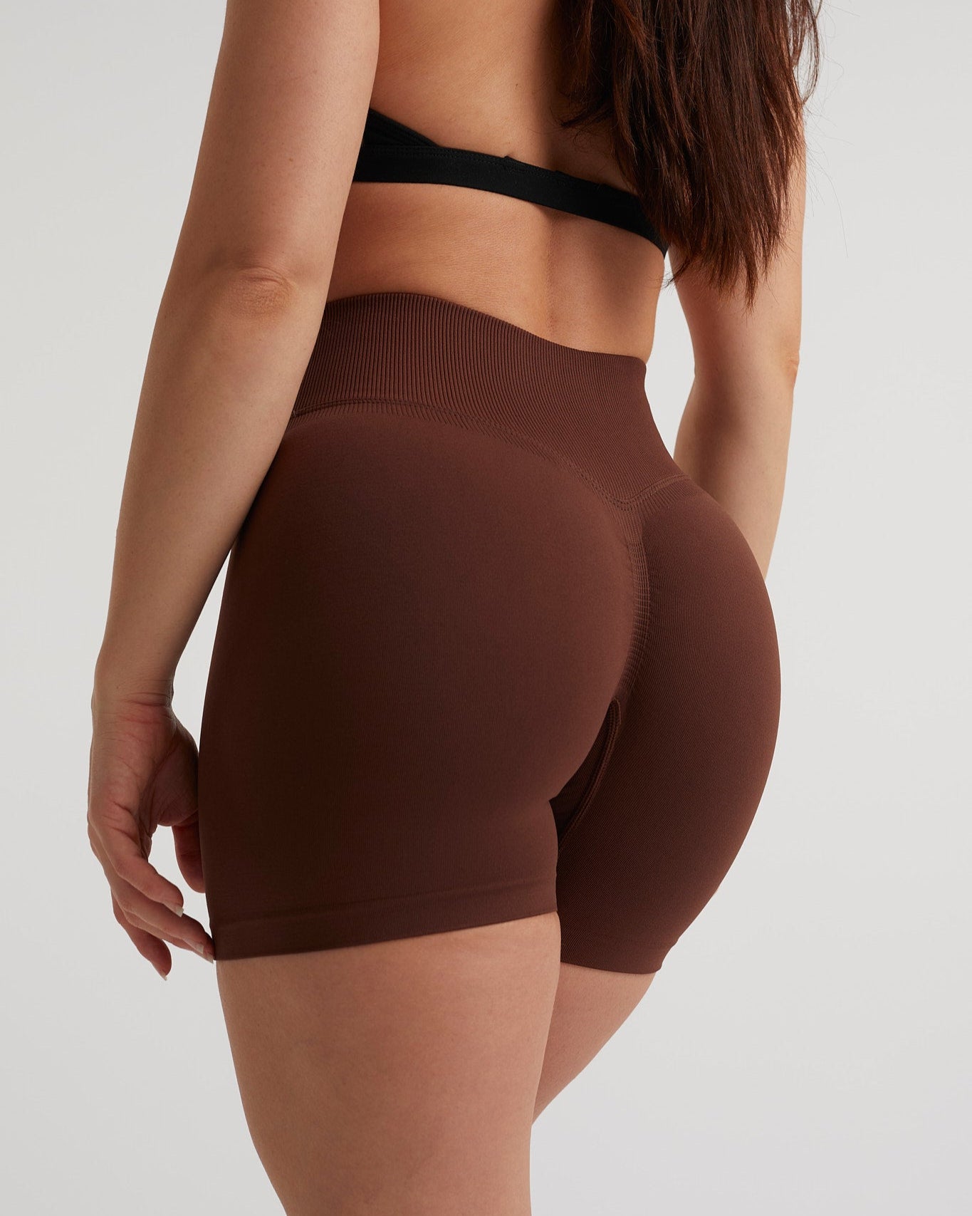 Short fruncido trasero marron