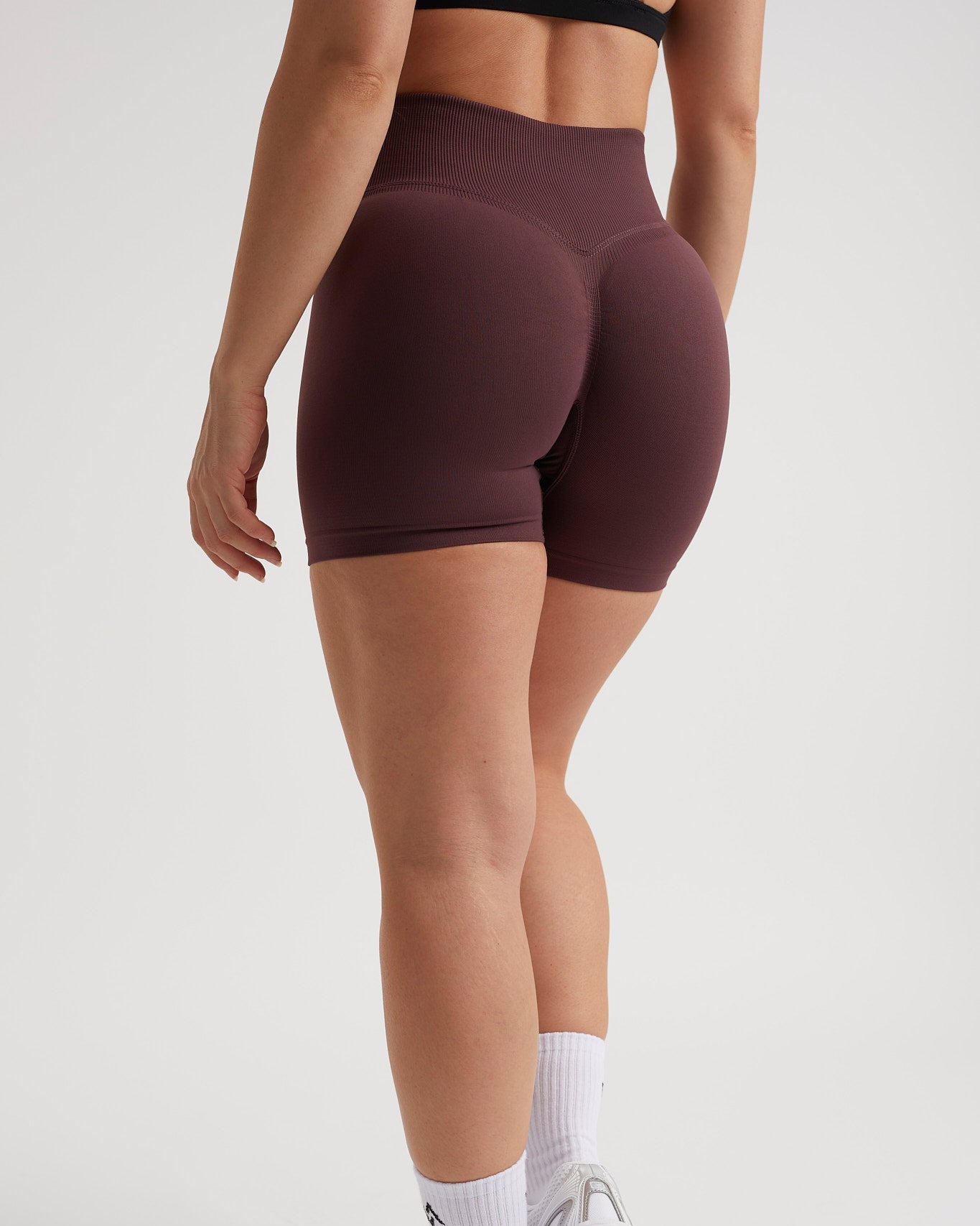 Short granate con fruncido trasero para mujer