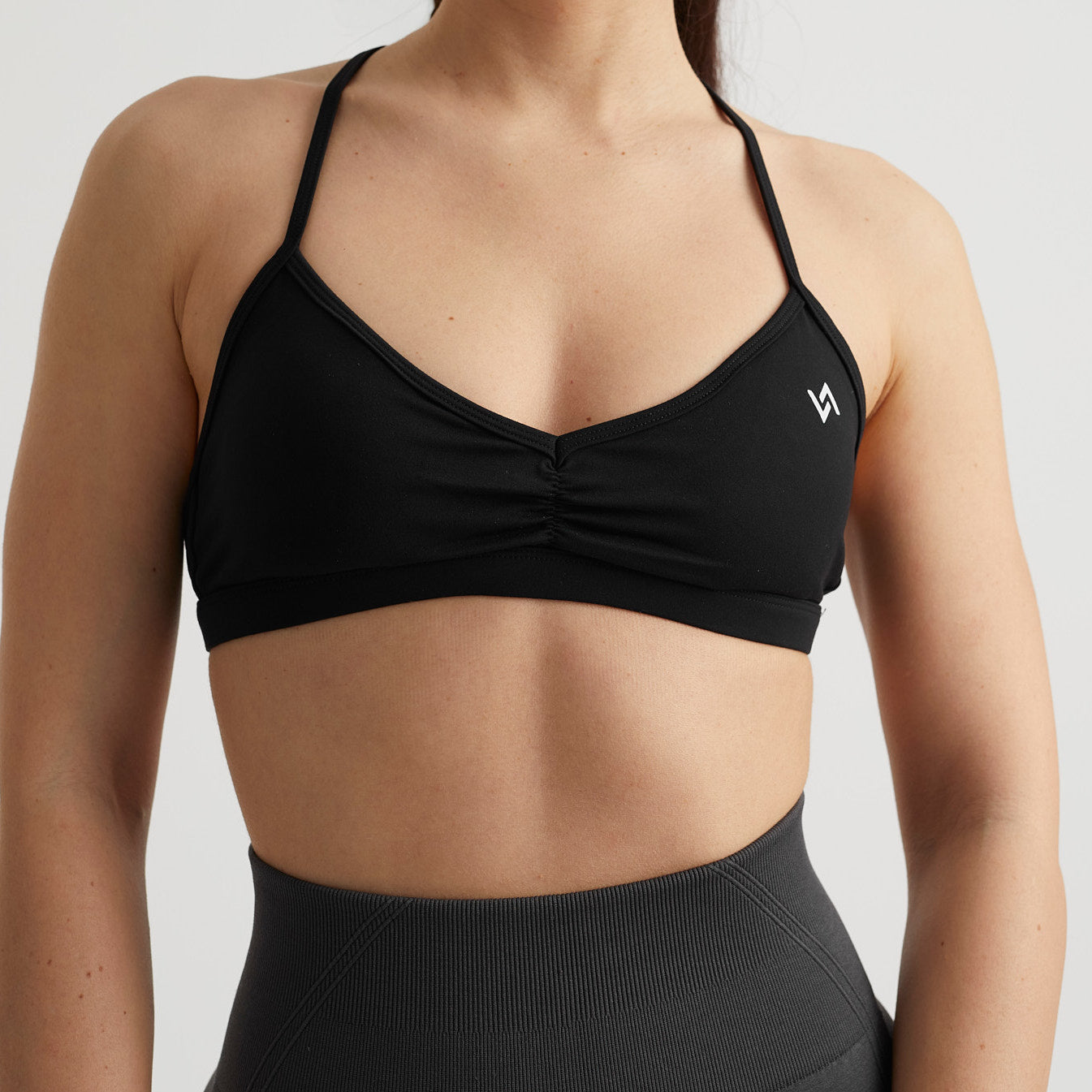 Top fruncido negro multiposición deportivo