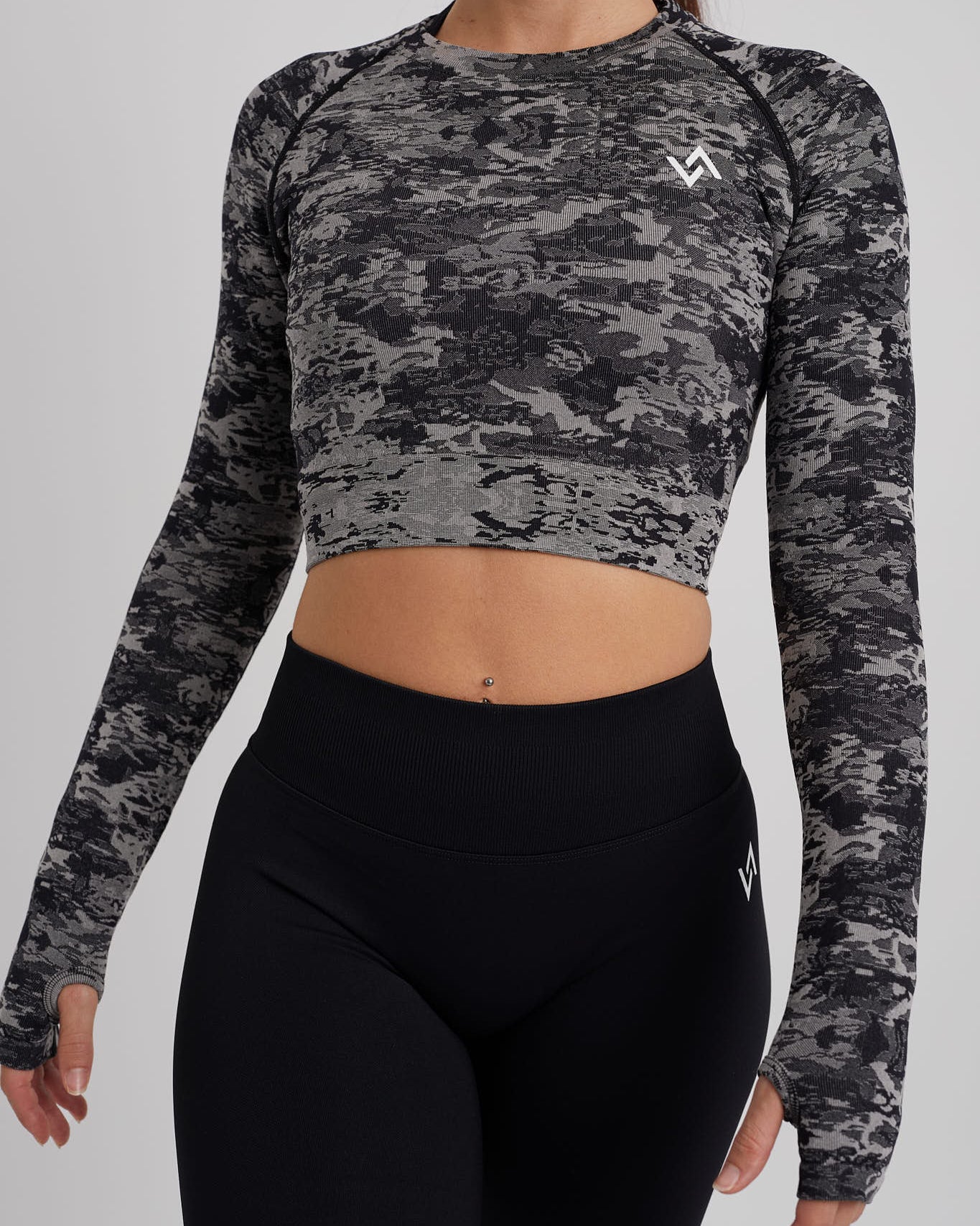top de manga larga deportivo para mujer estampado militar negro