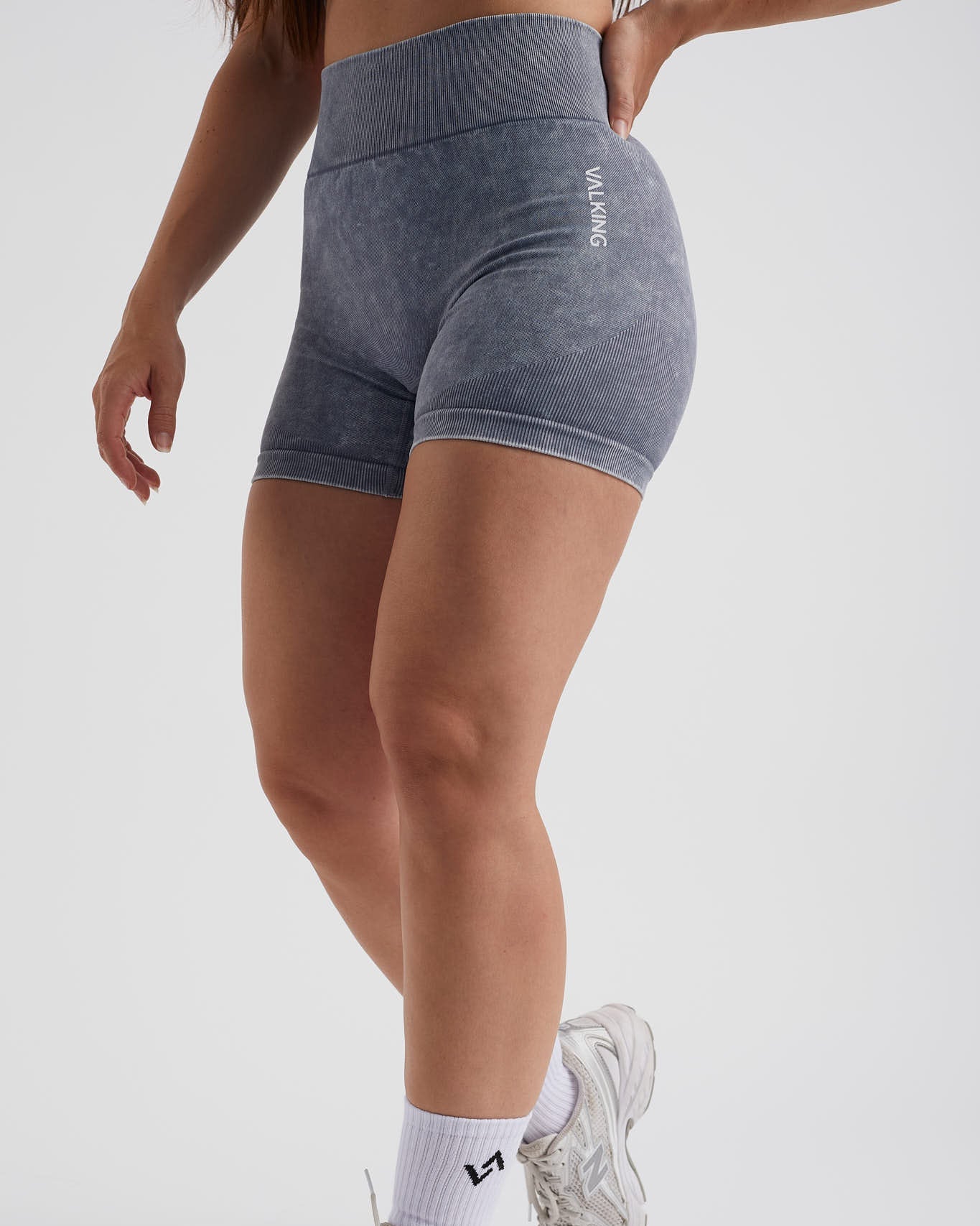 short deportivo gris para mujer