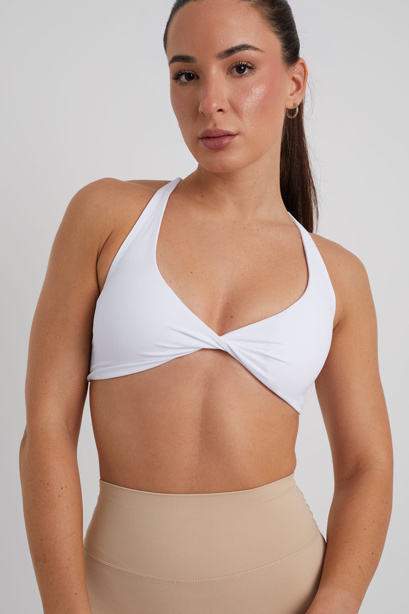 top deportivo blanco cruzado para mujer