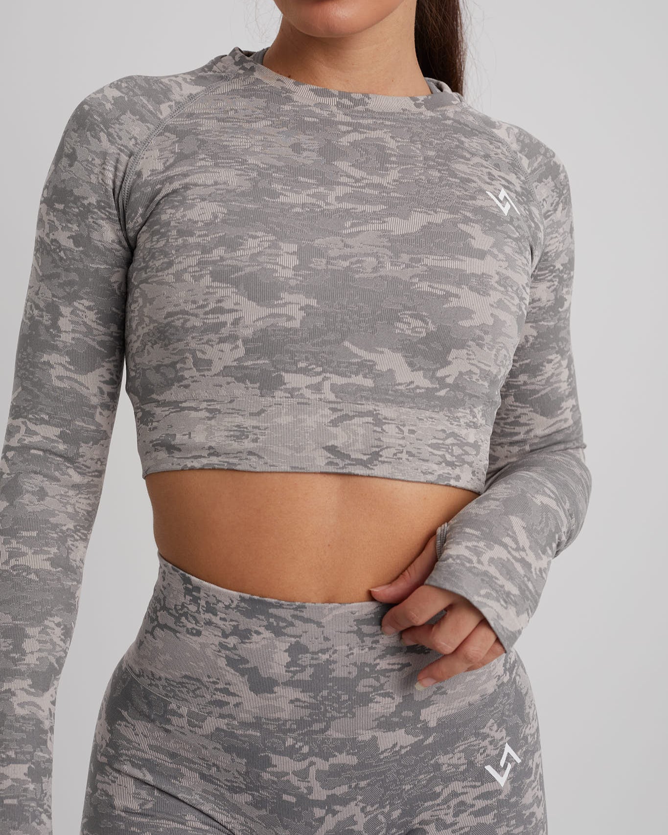 top manga larga estampado militar