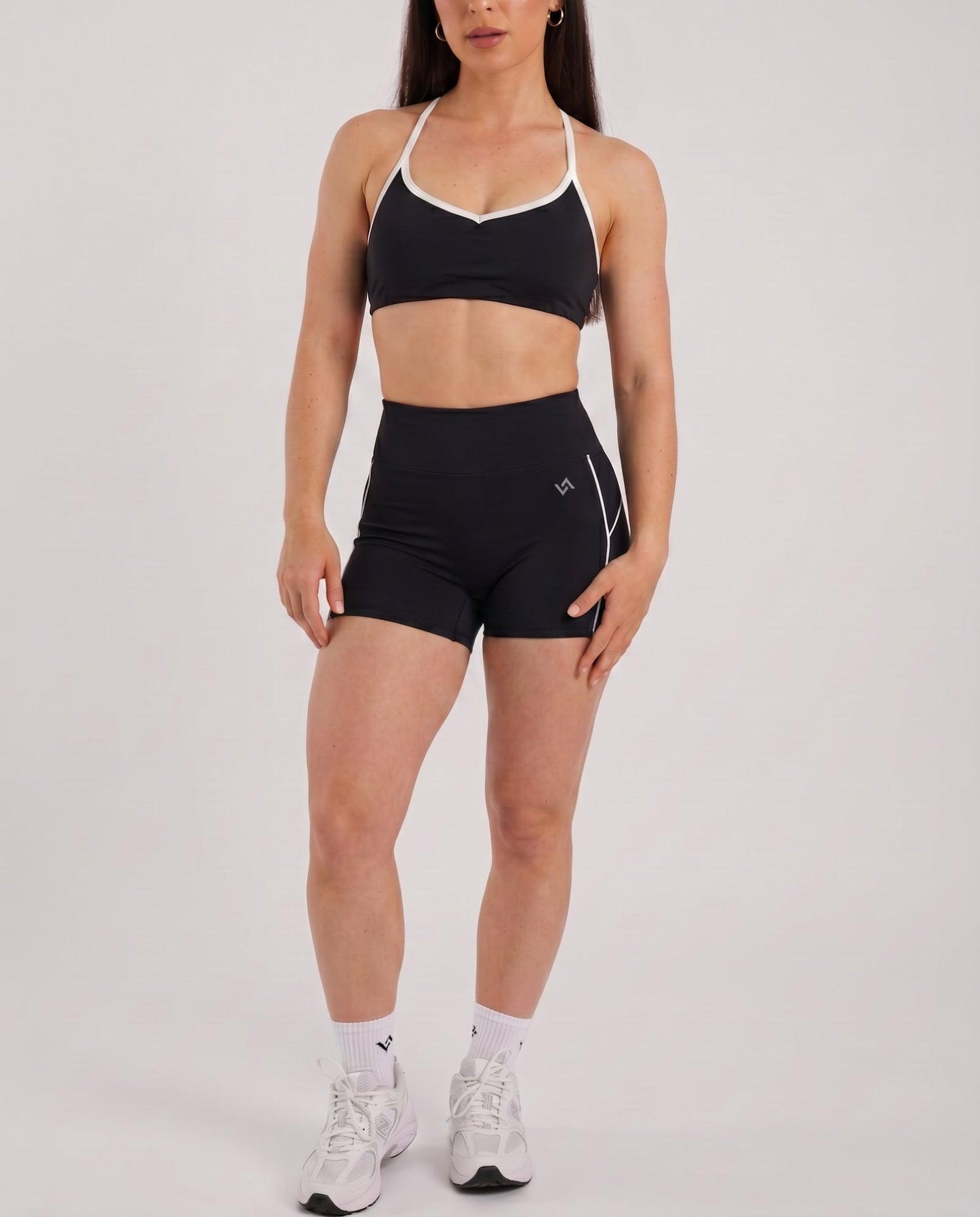 Conjunto top y short deportivo negro Valking - vista frontal completa